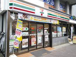 コンビニ　セブンイレブン目黒元競馬場店（コンビニ）まで200m