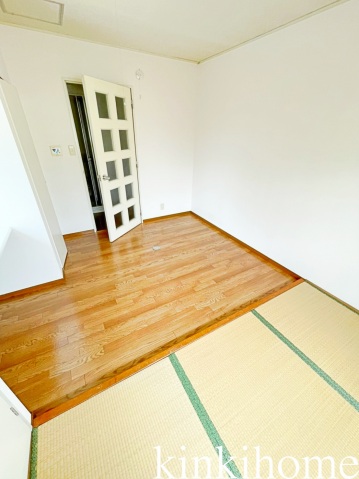 居室・リビング　写真は別のお部屋のものでございます