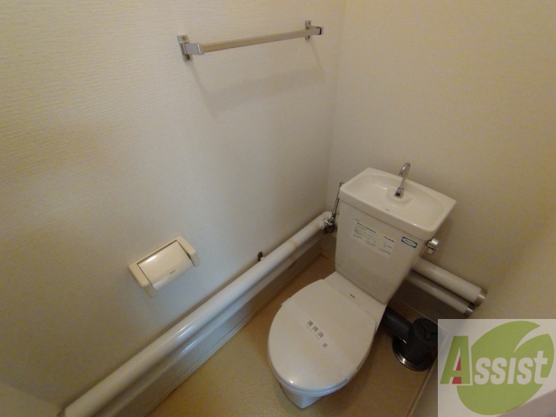 トイレ　こちらはトイレです。清潔感があり、安心して使用できます。