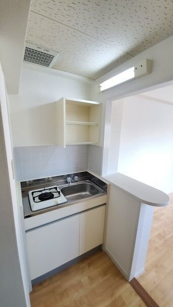 キッチン　※写真は同じマンションの違う部屋のものになります。