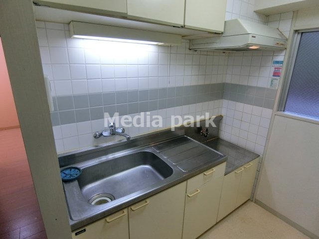 キッチン　同物件別のお部屋の写真です。参考写真です。