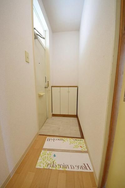 玄関　下駄箱あります