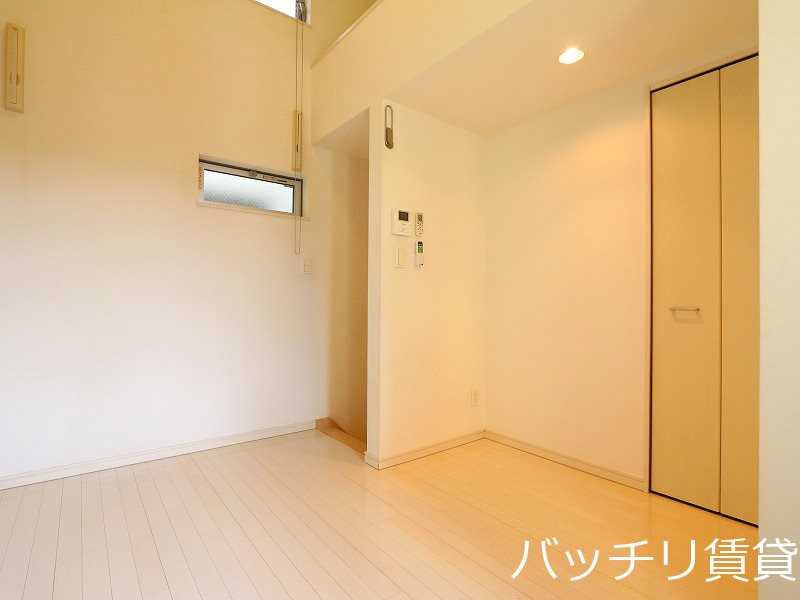 居室・リビング　別号室タイプの為、現状を優先致します。