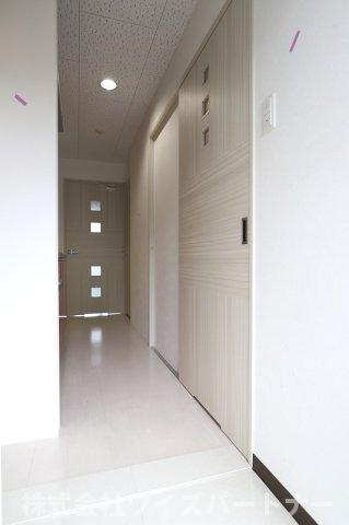 玄関　※同型タイプ　現況優先
