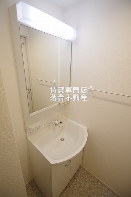 洗面設備　独立洗面化粧台付き