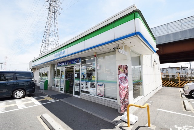 コンビニ　ファミリーマート 川越今成四丁目店（コンビニ）まで587m