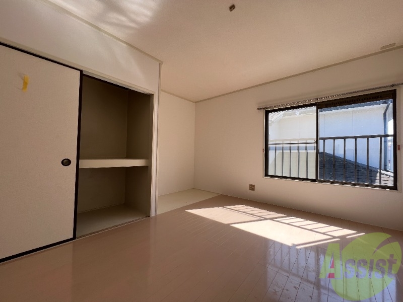 居室・リビング　７帖の洋室です。日当たりが良く明るい印象のお部屋です。