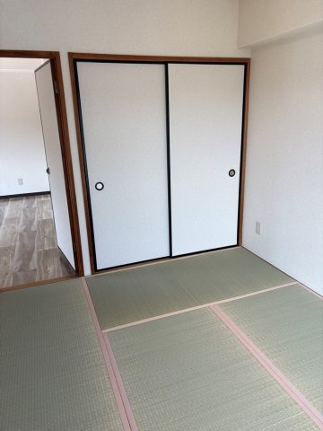 収納　和室６帖は一間分の押入がございます♪