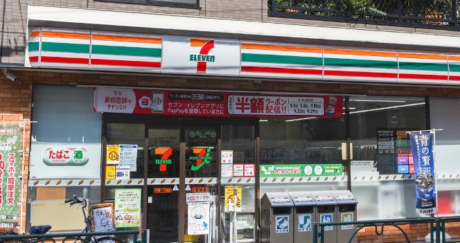 コンビニ　セブンイレブン中野1丁目店（コンビニ）まで218m