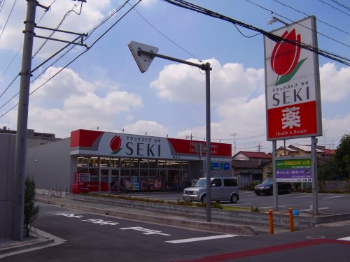 ドラックストア　ドラッグストア セキ 曲本店（ドラッグストア）まで369m
