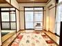 居室・リビング　洋６畳☆角部屋で窓が多いお部屋です☆