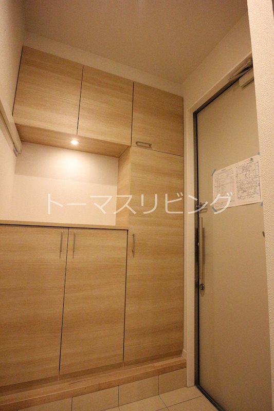 玄関　※別タイプ参考写真（現況優先）