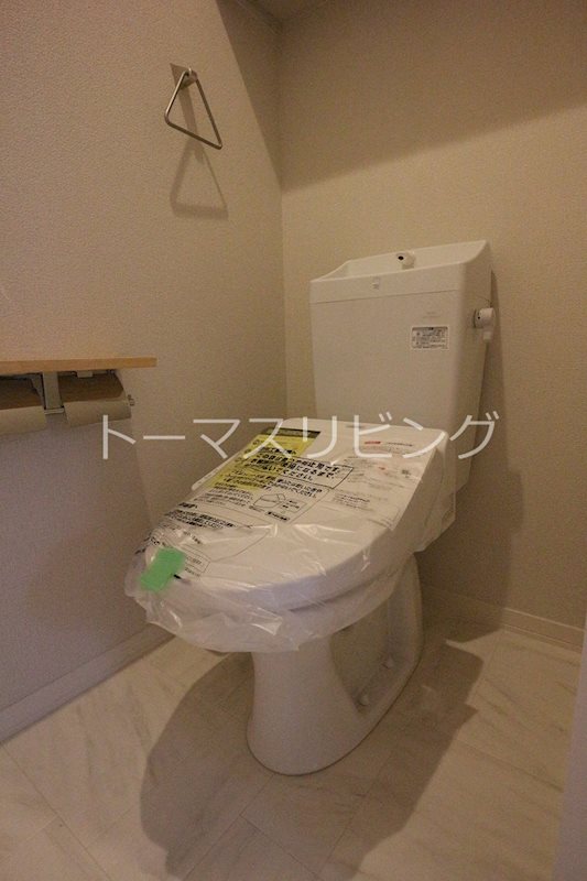 トイレ　※別タイプ参考写真（現況優先）
