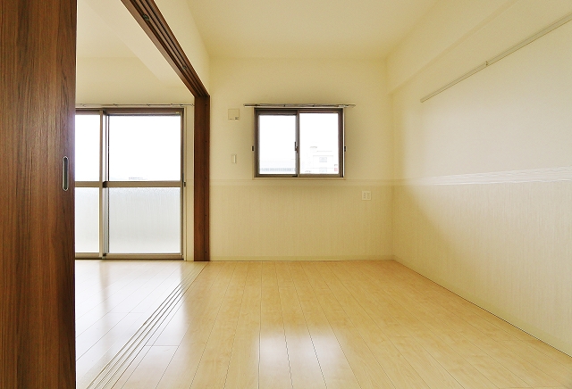 その他部屋・スペース　洋室にも窓が付いてて明るいですね