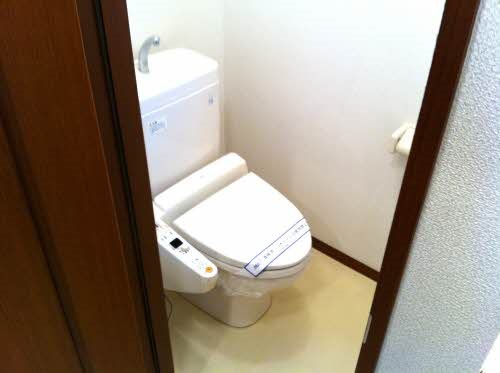トイレ　写真は同型タイプ