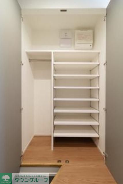 玄関　※写真は同タイプ住戸です。