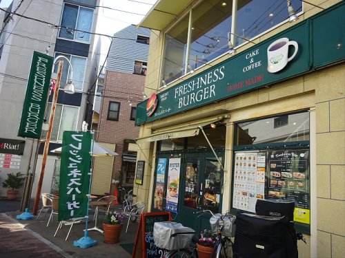 飲食店　フレッシュネスバーガー 千歳船橋店（飲食店）まで888m