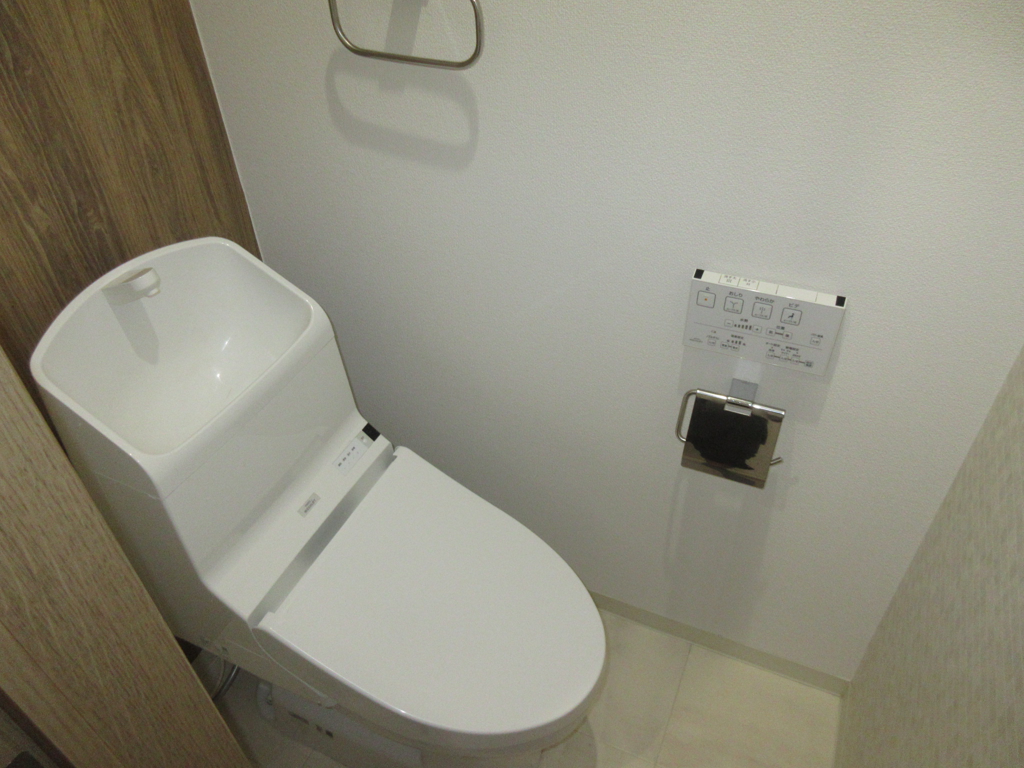 トイレ　同物件別部屋画像