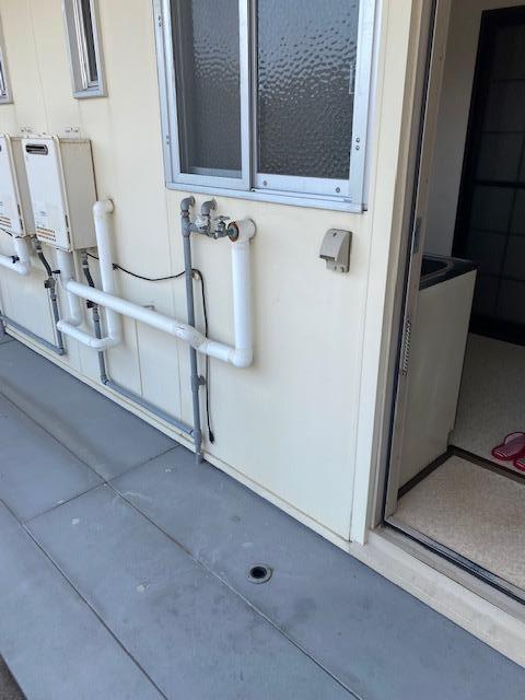 その他設備　洗濯機置場（玄関外）