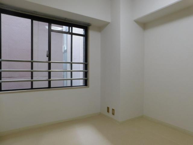 その他部屋・スペース　明るい寝室です
