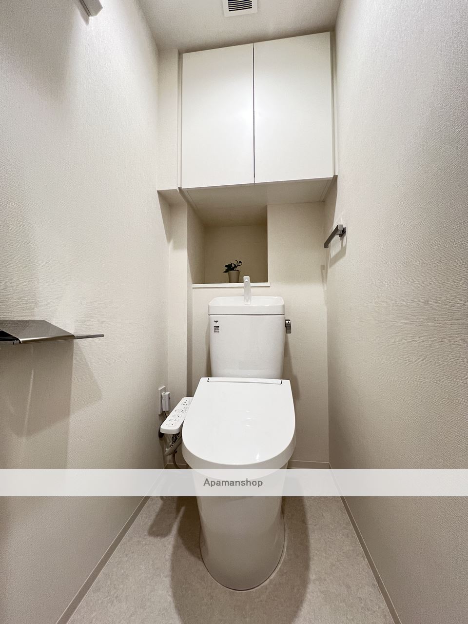 トイレ　*同物件、別部屋の写真です