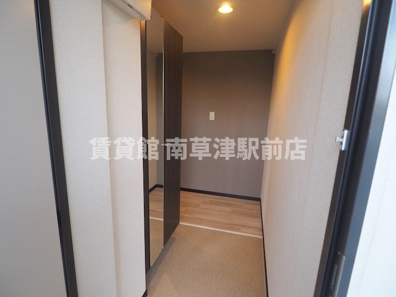 玄関　同建物内の別室写真となります。