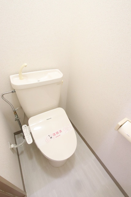 トイレ　温水洗浄便座