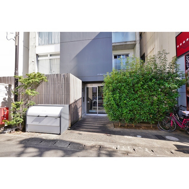 エントランス　専用ゴミ置き場有り
