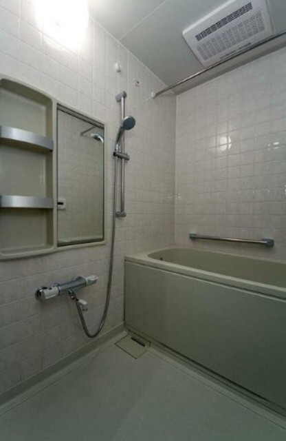 バス・シャワールーム　写真は同タイプ住居です。