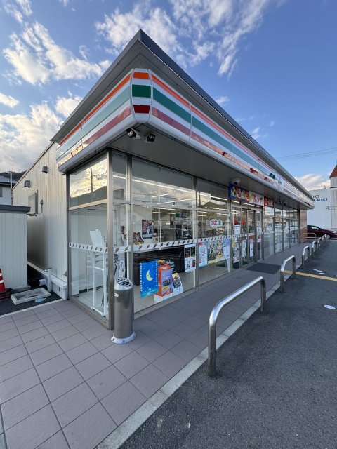 コンビニ　セブン－イレブン　西脇高田井町店（コンビニ）まで353m
