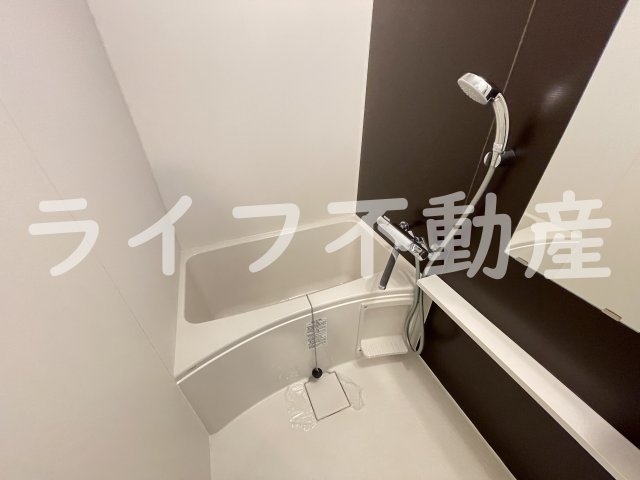 バス・シャワールーム　コンパクトで使いやすいお風呂です
