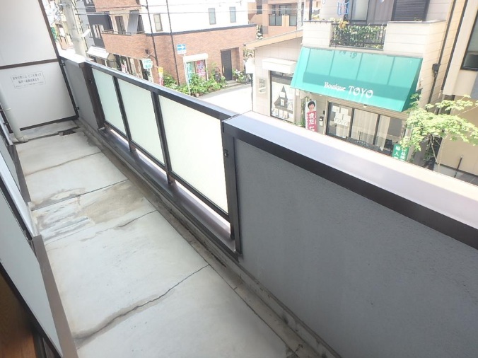 バルコニー　この写真は同マンションの他のお部屋のものです