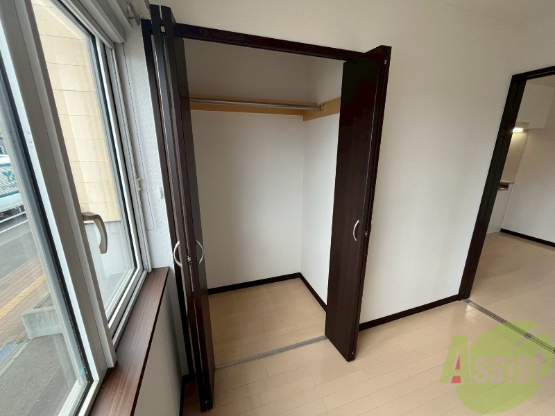 収納　クローゼットは奥行きもあり、荷物が多い方でも安心です。