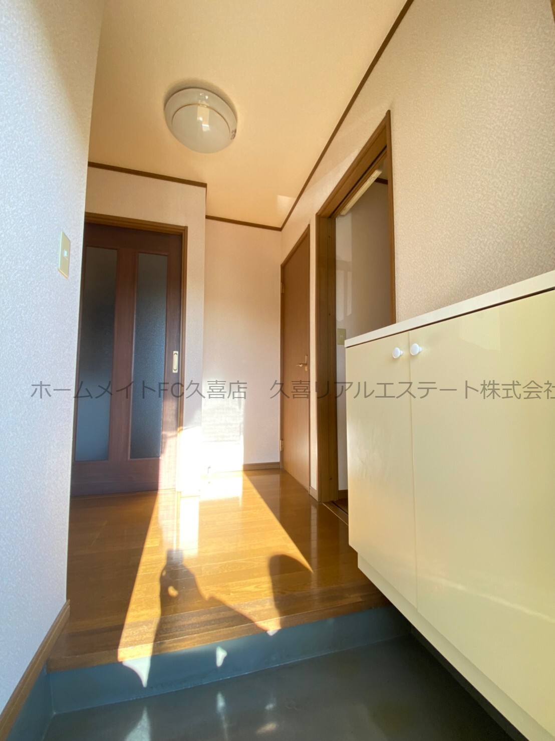 玄関　同建物別号室　ただいま！ピカピカ！お靴の履き替えらくらく♪