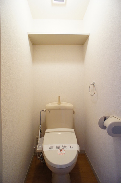 トイレ　白を基調とした空間で清潔感のあるトイレです♪