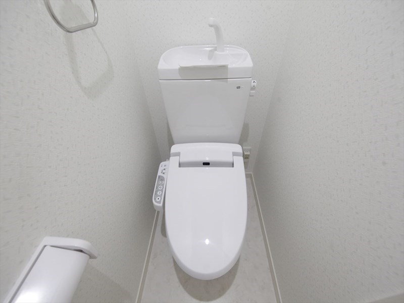 トイレ　温水洗浄暖房便座付トイレ