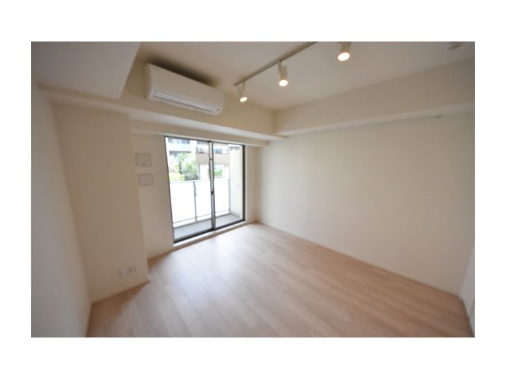 居室・リビング　※別部屋の参考写真です。