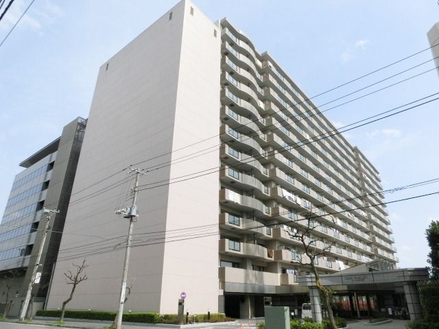 建物外観　エレベーター付きのマンションです。