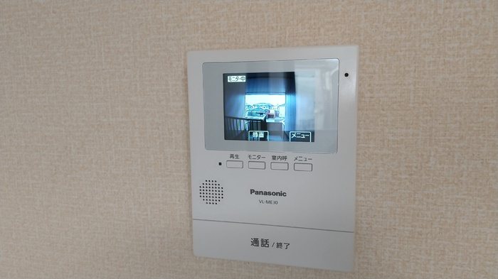 セキュリティ　モニター付きインターホン完備です。