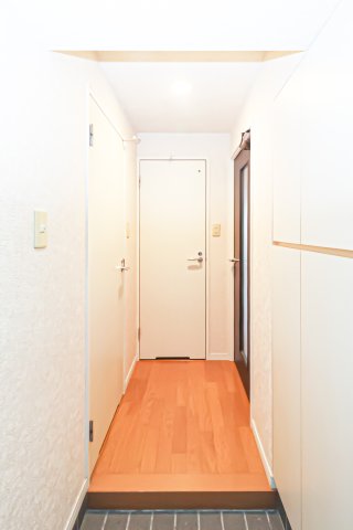 玄関　別号室のものになります。現状優先になります。