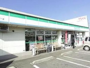 コンビニ　ファミリーマート 厚木中町三丁目店（コンビニ）まで318m