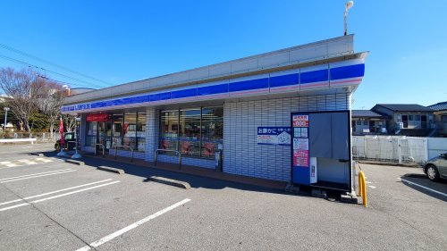 コンビニ　ローソン 高知朝倉本町二丁目店（コンビニ）まで371m