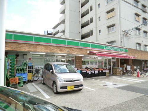 コンビニ　ローソンストア100 鶴里店（コンビニ）まで706m