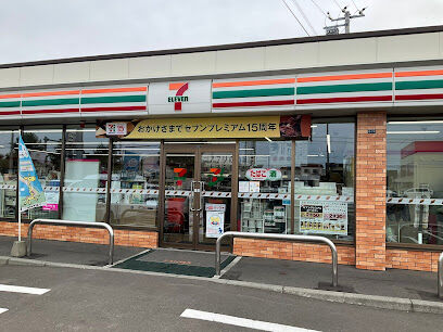 コンビニ　セブンイレブン札幌本町2条店（コンビニ）まで300m