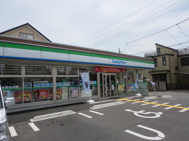 コンビニ　ファミリーマート（コンビニ）まで240m