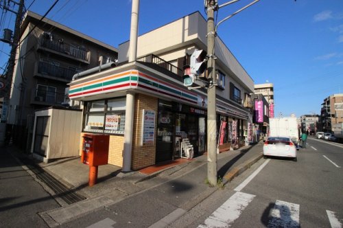 コンビニ　セブンイレブン 市川本塩店（コンビニ）まで369m