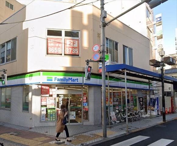 コンビニ　ファミリーマート（コンビニ）まで736m