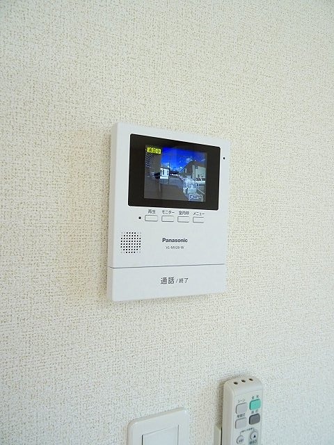 セキュリティ　TVモニターホンで来訪者の姿を確認できます。