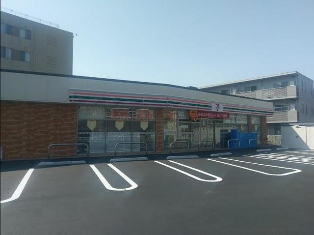 コンビニ　セブンイレブン横浜鴨居5丁目店（コンビニ）まで670m