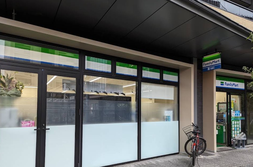 コンビニ　ファミリーマート西小山駅前店（コンビニ）まで117m